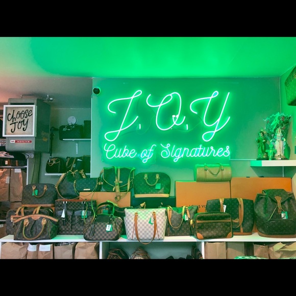 Meet your Posher, J.O.Y Cube of Signatures - Picture 1 of 4